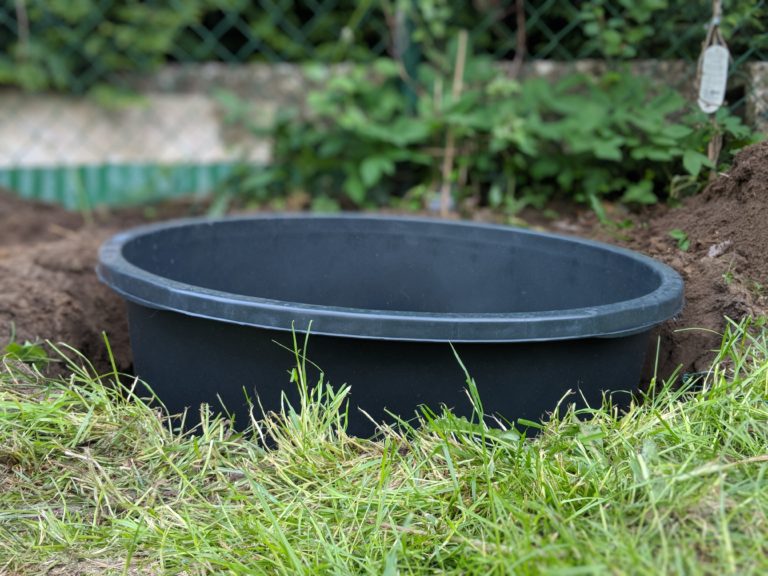 Einen kleinen Hundepool im Garten selbst bauen & anlegen